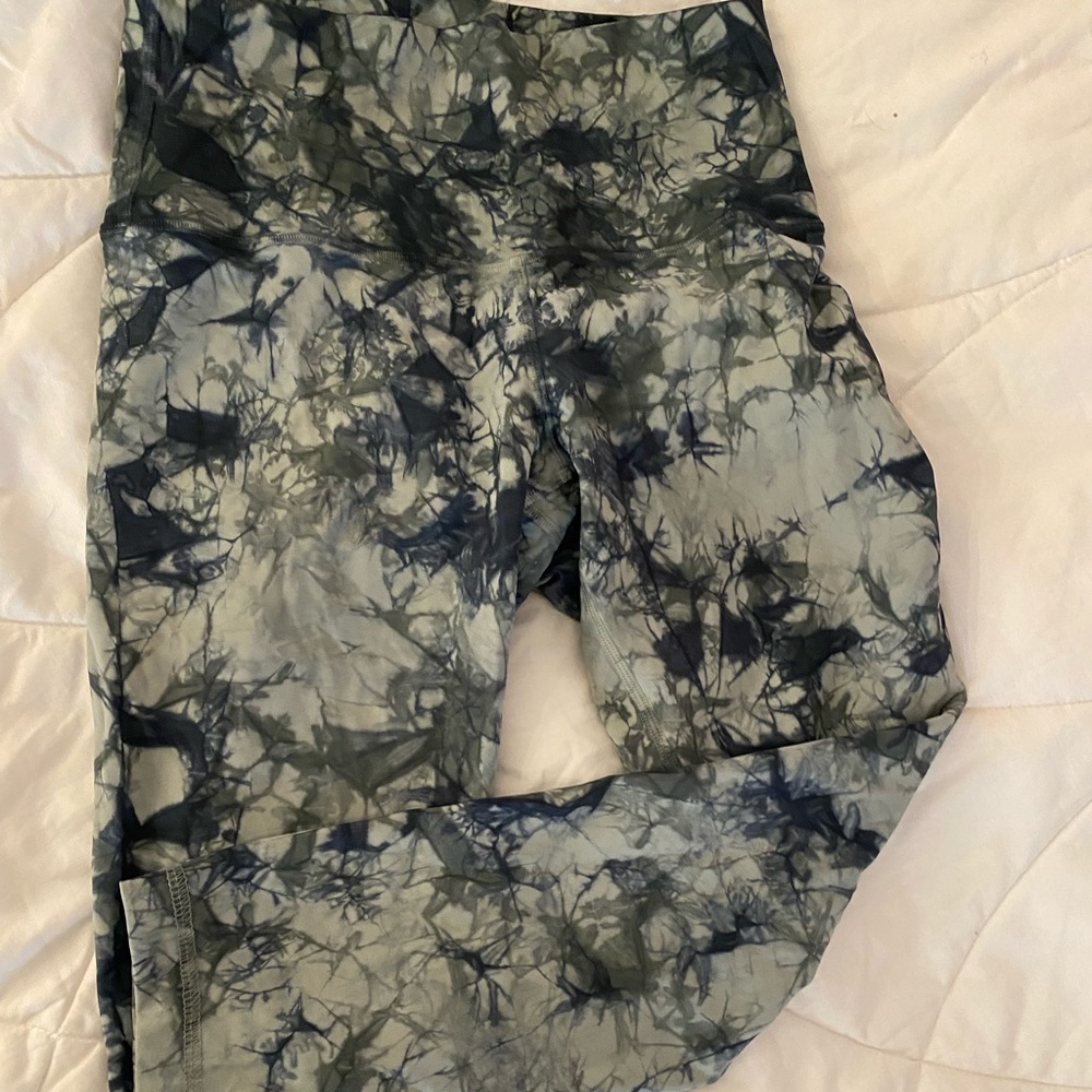 Lulu lemon tie dye wunder under. New without tags. Size 6